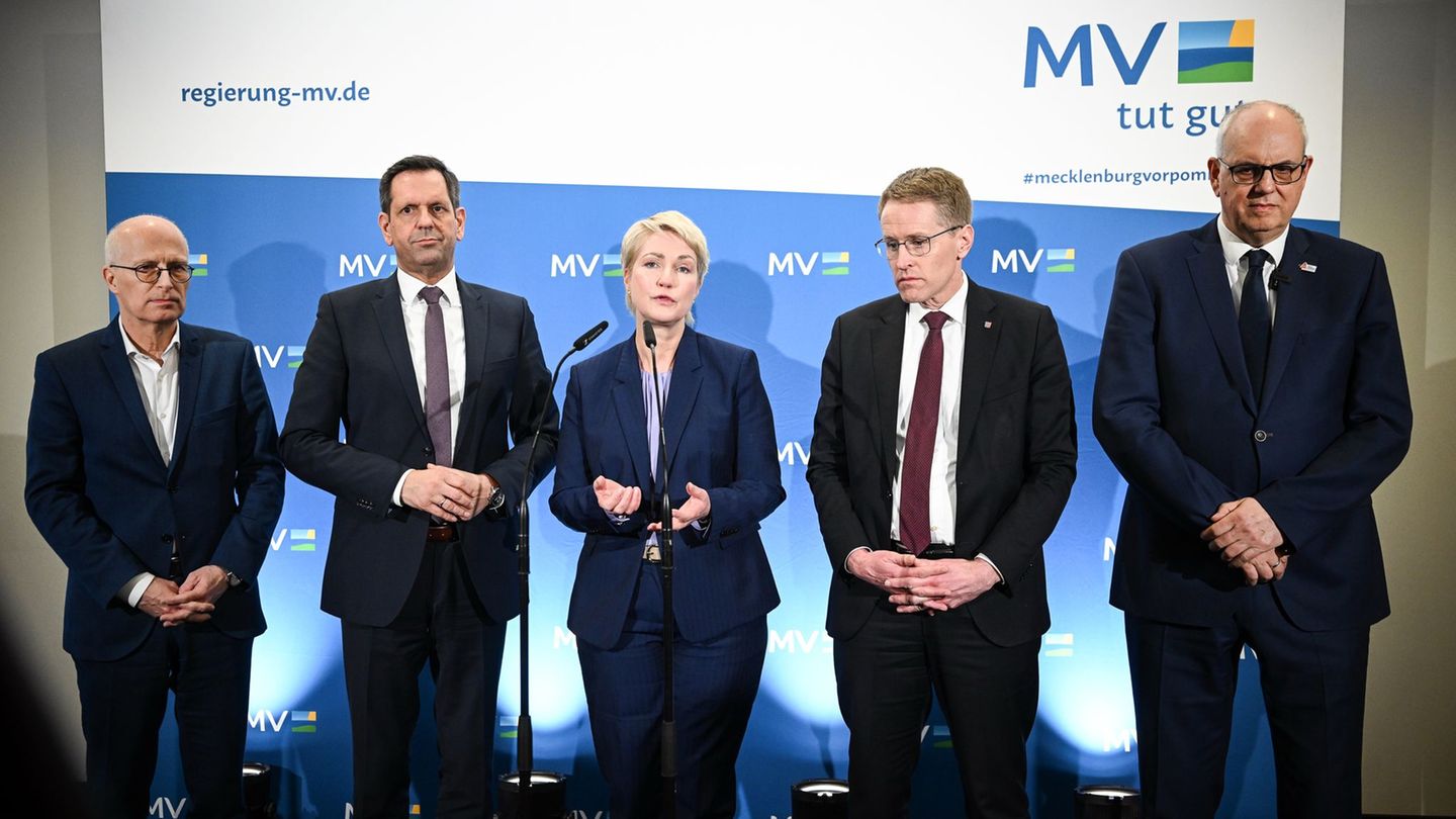 Die fünf norddeutschen Regierungschefs Peter Tschentscher (von links nach rechts, SPD, Hamburg), Olaf Lies (SPD, Niedersachsen),