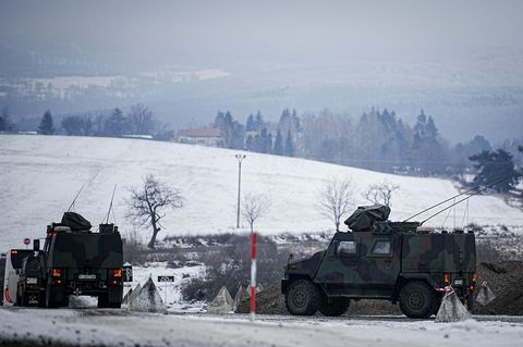Ein großer Konvoi der Bundeswehr ist in Teilen mehrerer Bundesländer unterwegs. (Symbolbild) Foto: Kay Nietfeld/dpa