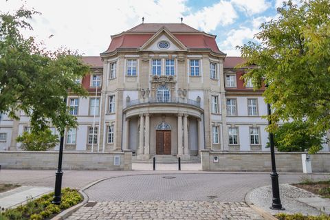 Nach Ansicht des OLG Naumburg hat der Meta-Konzern rechtswidrig Daten verarbeitet. (Symbolbild) Foto: Jan Woitas/dpa-Zentralbild