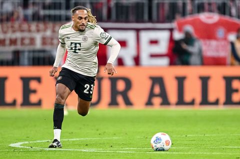 Sacha Boey wird vom FC Bayern wieder an Galatasaray Istanbul ausgeliegen. (Archivbild) Foto: Harry Langer/dpa