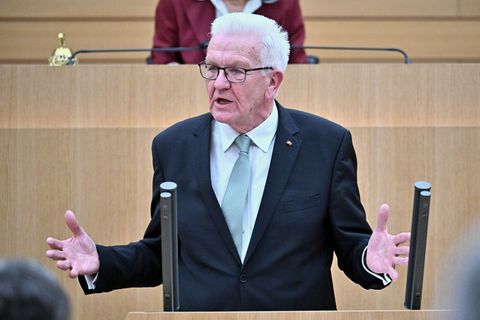 Kretschmann bedankte sich bei den Abgeordneten. Foto: Jan-Philipp Strobel/dpa