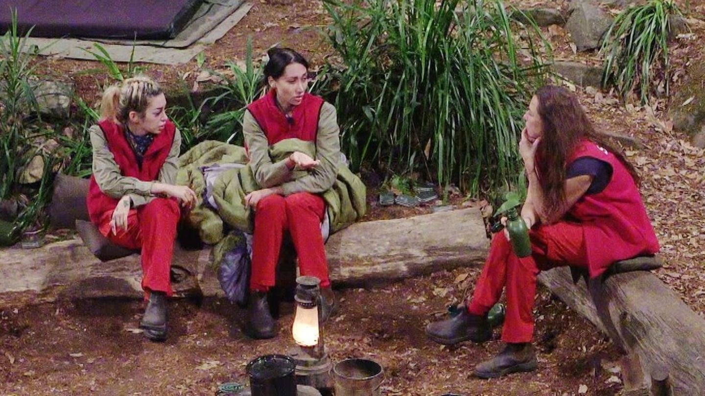 Übten Kritik: Ariel, Samira Yavuz und Simone Ballack (v.l.n.r.).