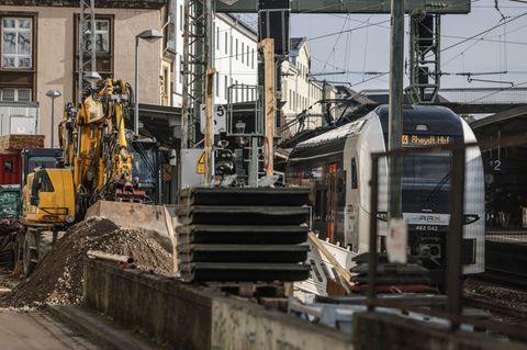 Züge durch Wuppertal werden auch nach der Generalsanierung noch aus alten Stellwerken geleitet. Foto: Oliver Berg/dpa