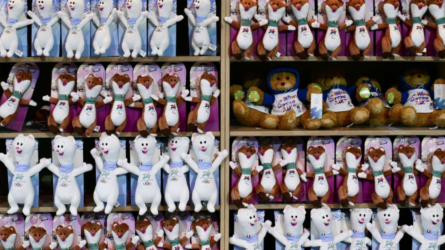 Olympia-Maskottchen Milo und Tina in Geschäft in Mailand