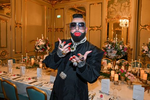 Harald Glööckler kann der Olympia-Bekleidung des deutschen Teams nichts abgewinnen. (Archivbild) Foto: Jens Kalaene/dpa