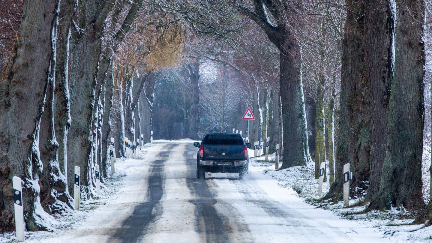 Autofahrer sollten auf den Straßen weiterhin vorsichtig unterwegs sein. (Symbolbild) Foto: Jens Büttner/dpa
