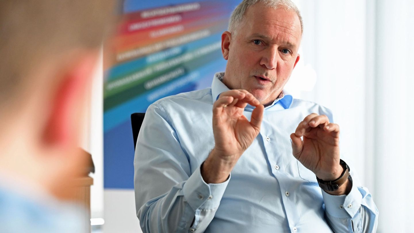 "In der Grundschule können beispielsweise die Werte einer demokratischen Gesellschaft vermittelt werden", sagt Niedersachsens Ve