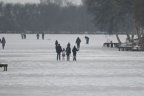 In Niedersachsen bleibt es in den kommenden Tagen eisig. Foto: Lars Penning/dpa