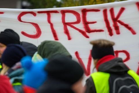 Mit einem landesweiten Warnstreik erhöht die Gewerkschaft Verdi in Sachsen den Druck im Tarifstreit (Symbolbild) Foto: Klaus-Die