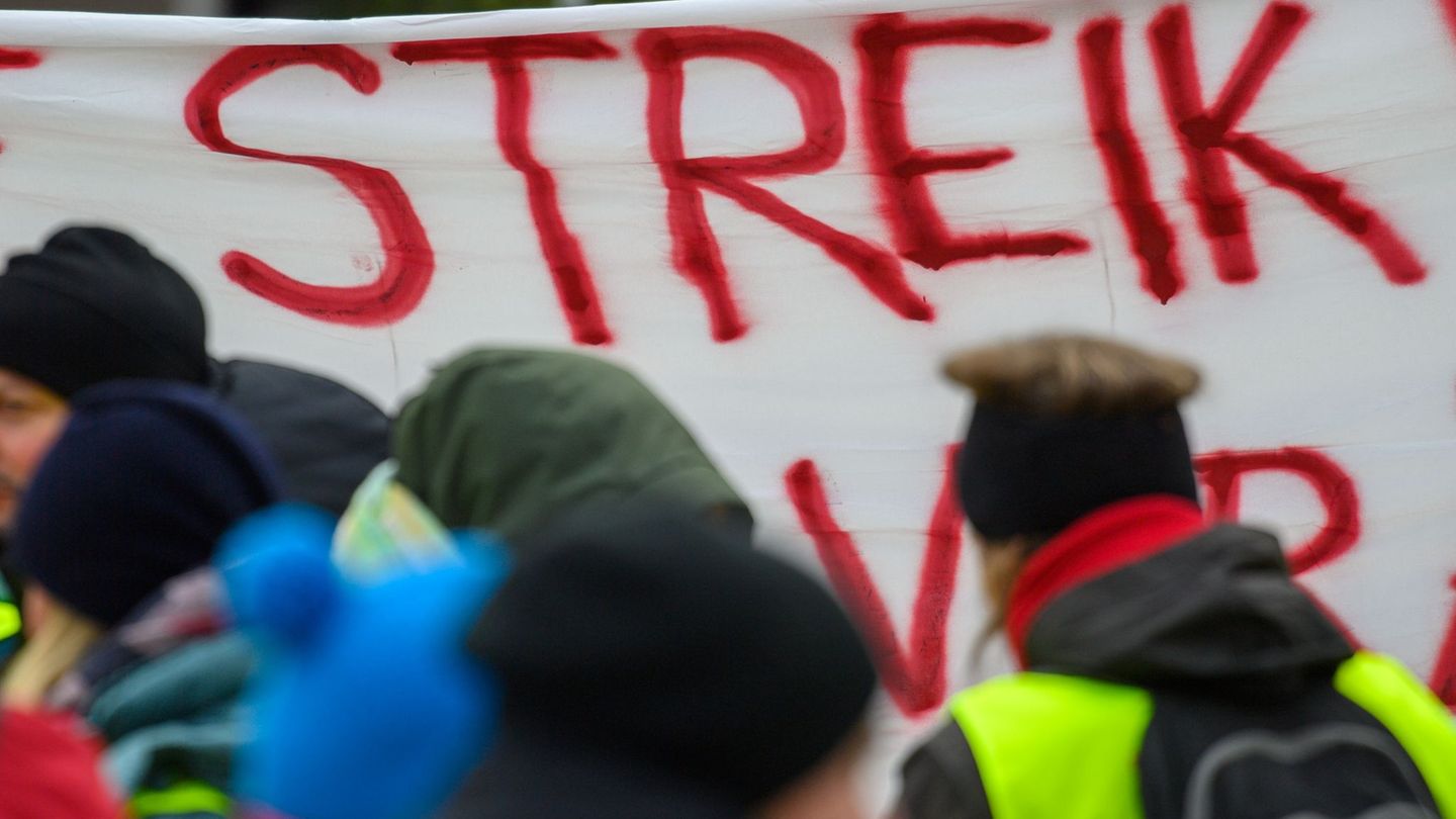 Mit einem landesweiten Warnstreik erhöht die Gewerkschaft Verdi in Sachsen den Druck im Tarifstreit (Symbolbild) Foto: Klaus-Die