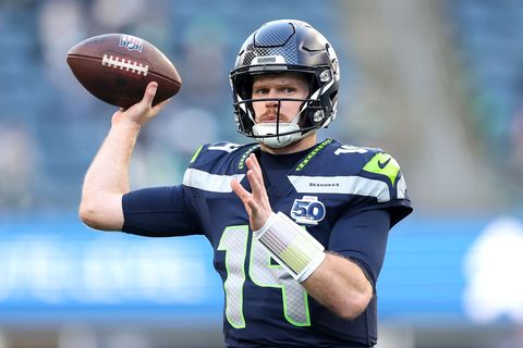 Wenn am Sonntag der 60. Super Bowl ausgetragen wird und die Seattle Seahawks mit Quarterback Sam Darnold (Bild) gegen die New England Patriots um den Sieg kämpfen, haben Sie eigentlich gar keine Ahnung, worum es geht? Keine Sorge, wir schaffen Abhilfe!