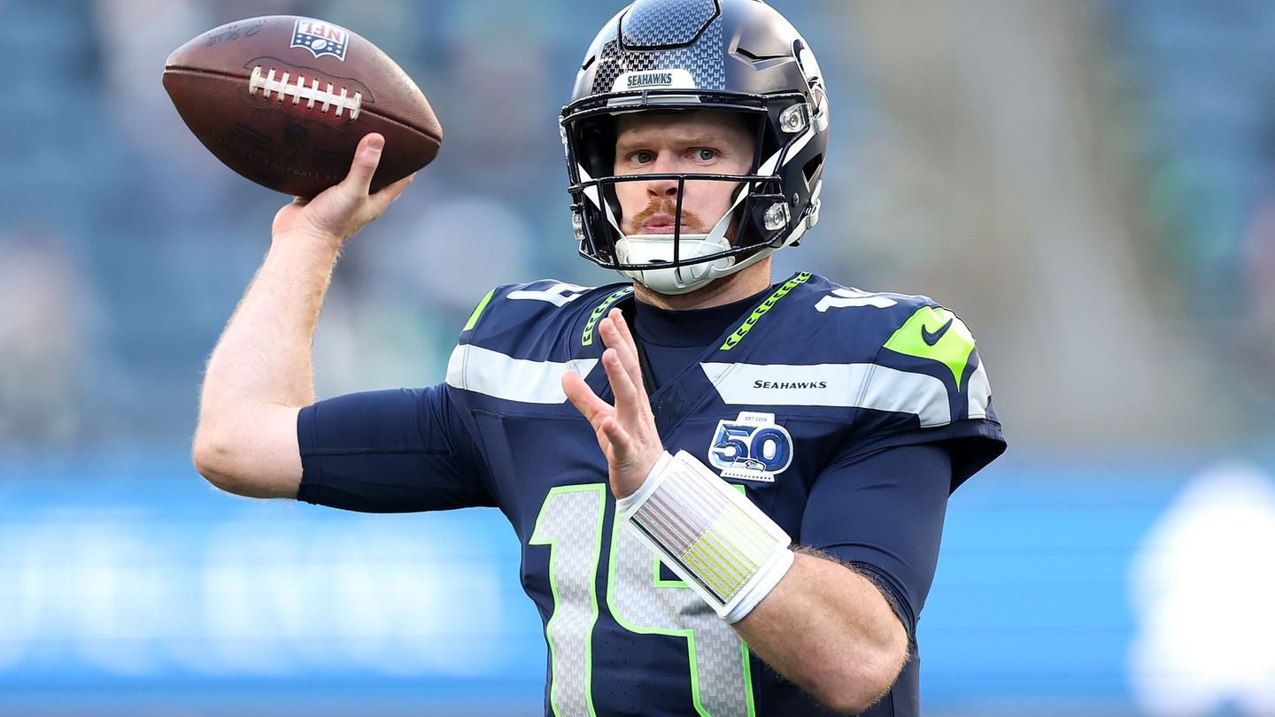 Wenn am Sonntag der 60. Super Bowl ausgetragen wird und die Seattle Seahawks mit Quarterback Sam Darnold (Bild) gegen die New England Patriots um den Sieg kämpfen, haben Sie eigentlich gar keine Ahnung, worum es geht? Keine Sorge, wir schaffen Abhilfe!