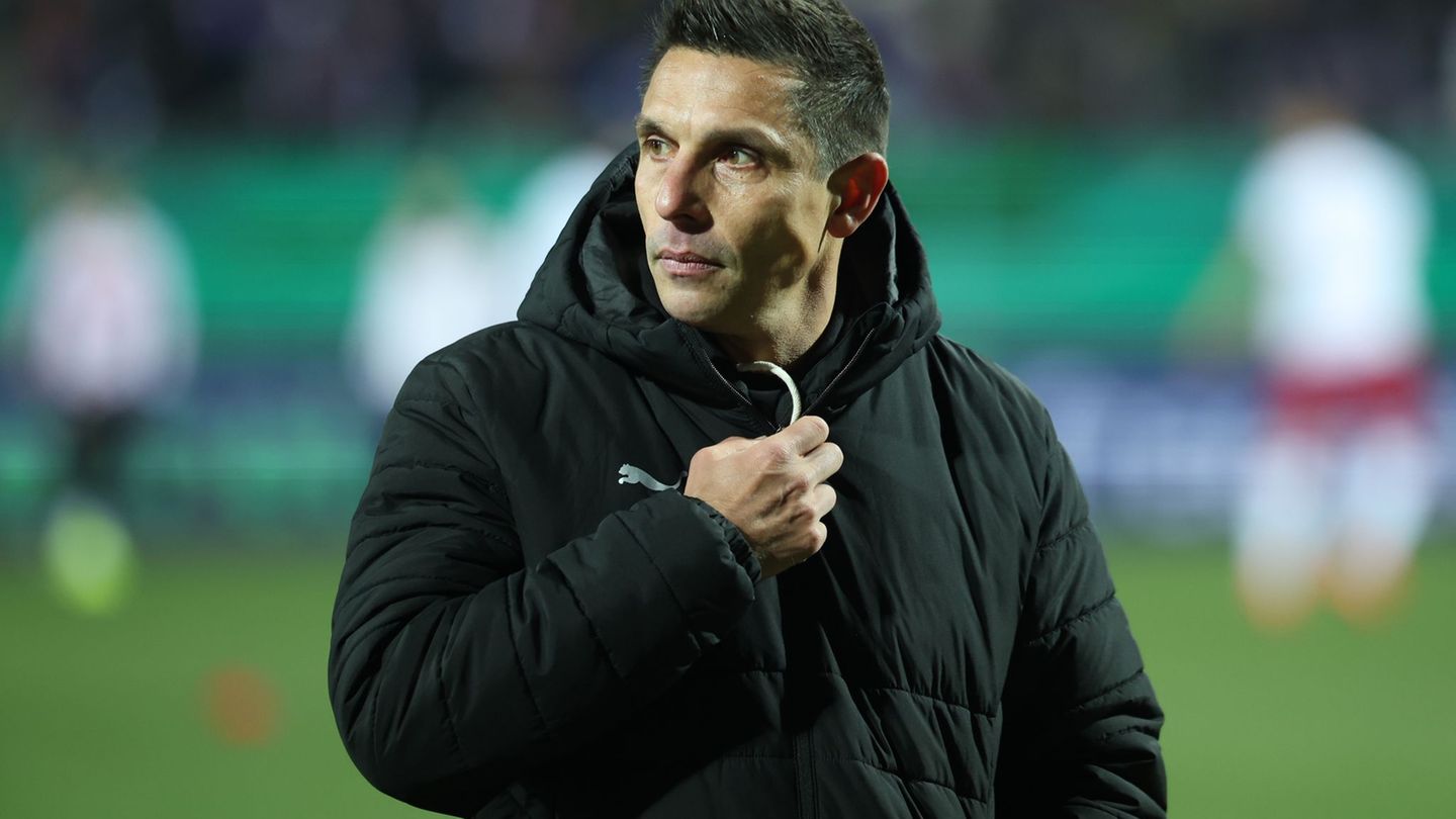 Kiels Trainer Marcel Rapp lobt seinen Kollegen aus Hannover. Foto: Christian Charisius/dpa