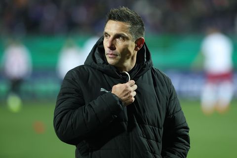 Kiels Trainer Marcel Rapp lobt seinen Kollegen aus Hannover. Foto: Christian Charisius/dpa