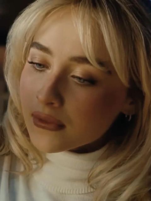 Sabrina Carpenter in einem Werbespot.