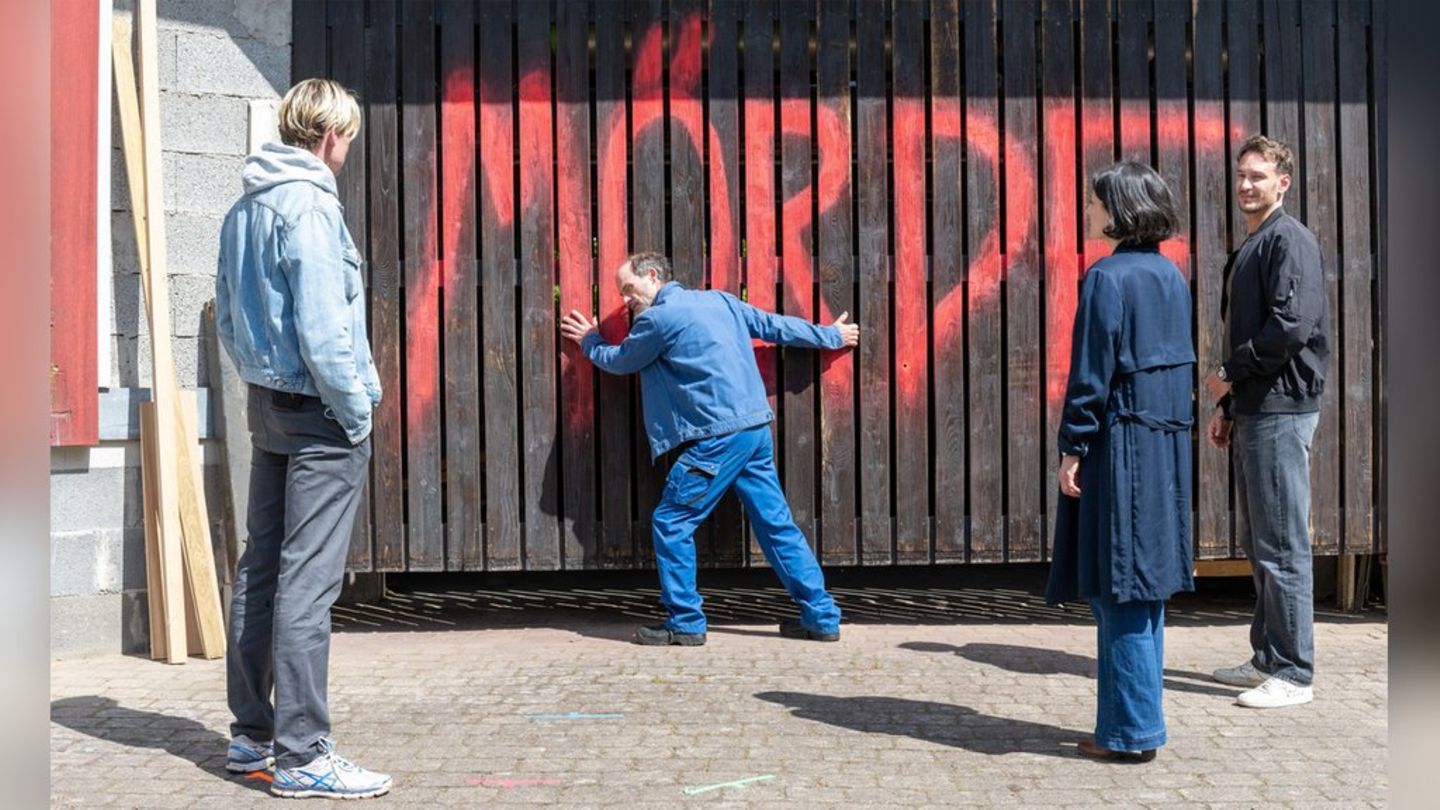 "Tatort: Das Böse in dir": Adam Schürk (Daniel Sträßer, l.), Esther Baumann (Brigitte Urhausen) und Leo Hölzer (Vladimir Burla