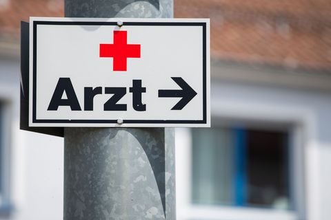 Die Bewerber verpflichten sich, nach dem Studium mindestens zehn Jahre auf dem Land zu arbeiten. (Symbolbild) Foto: Tom Weller/d