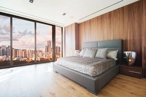 China: Ein Luxushotelzimmer in der Stadt Shenzhen mit Blick auf die Skyline: Viele Opfer sind traumatisiert