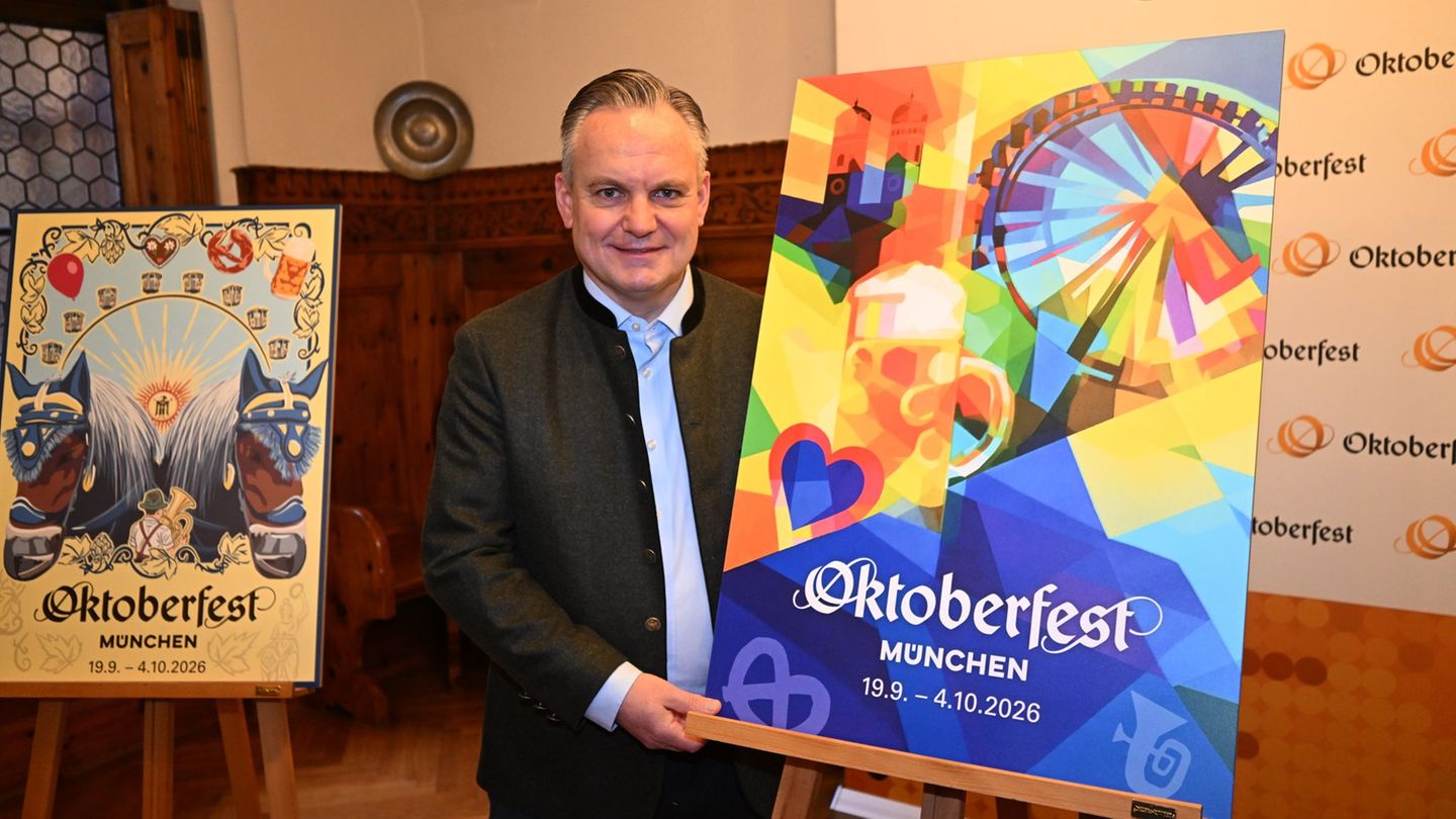 Wiesnchef Christian Scharpf präsentiert das offizielle Motiv zum Oktoberfest 2026. Foto: Felix Hörhager/dpa