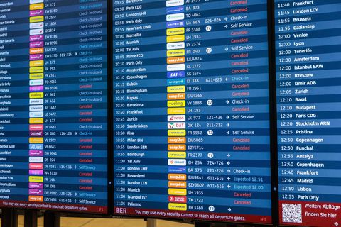 Der Flugbetrieb am BER soll nach einer Unterbrechung wieder starten. Foto: Carsten Koall/dpa