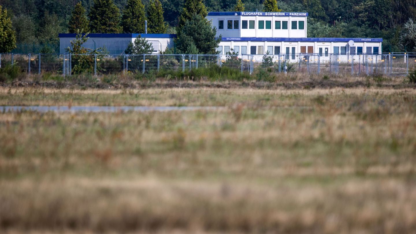 Ende Januar gab es nach Angaben der Stadt Parchim Gespräche mit Vertretern der deutschen Marine über den stillgelegten Flughafen