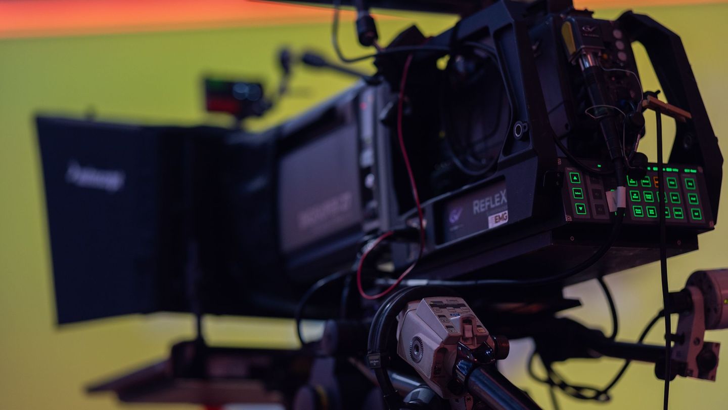 "Kamera ab!" Es wird gedreht - wie hier bei einer Produktion für RTL in Köln. Foto: Rolf Vennenbernd/dpa