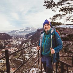 Reinhard Haller an einer Aussichtsplattform