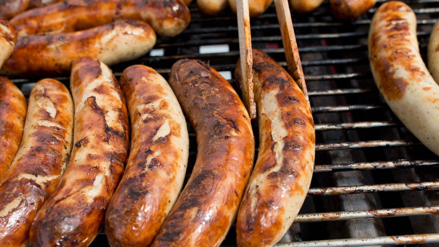 Bei einer Protestveranstaltung am 14. Februar gegen die Schließung des Eberswalder Wurstwerks soll auch gegrillt werden. (Symbol