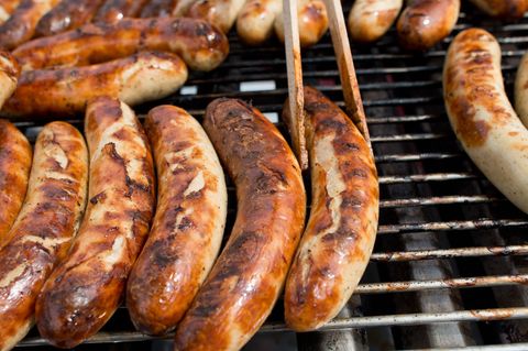 Bei einer Protestveranstaltung am 14. Februar gegen die Schließung des Eberswalder Wurstwerks soll auch gegrillt werden. (Symbol