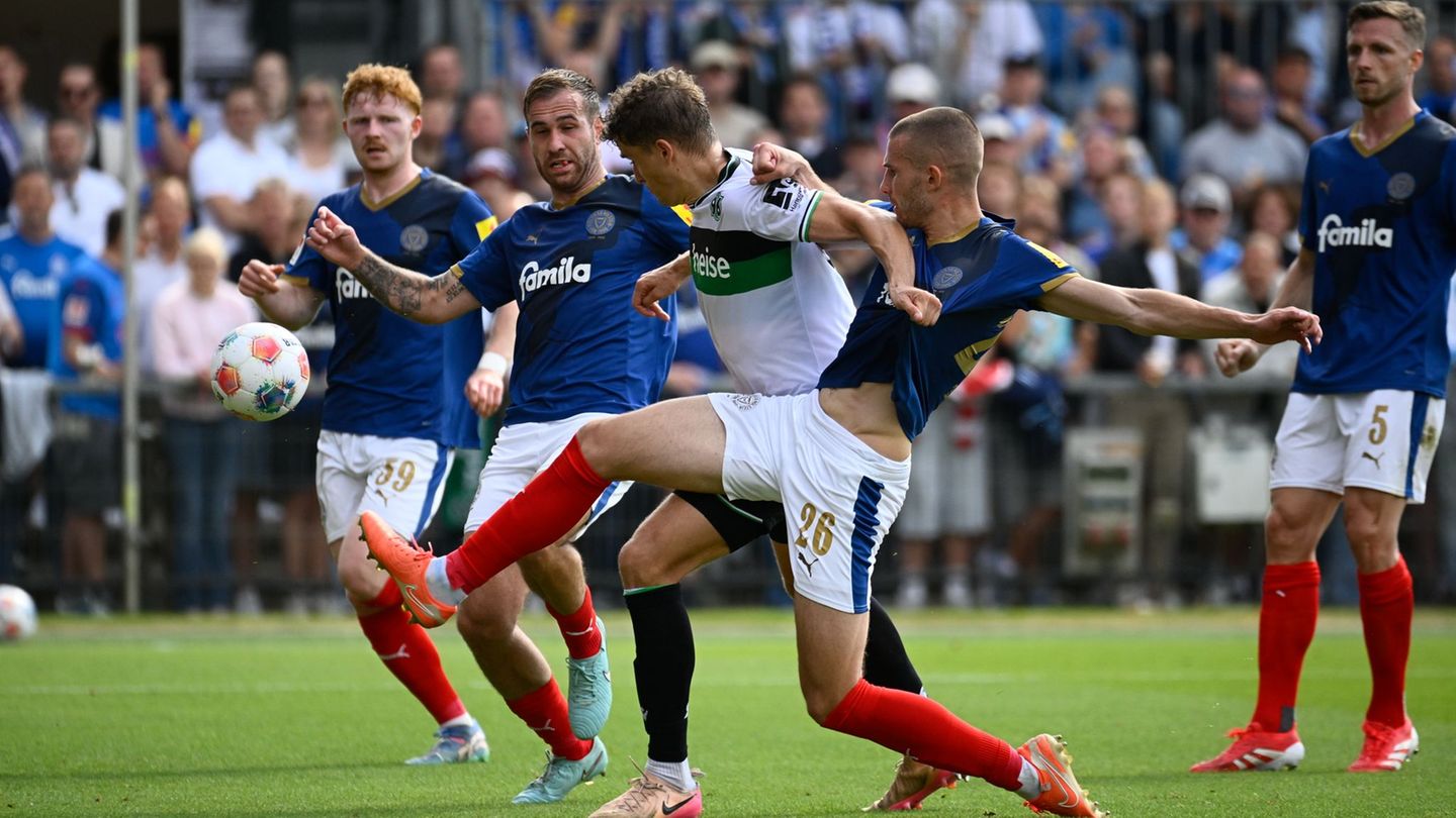 Hannovers Benedikt Pichler in der Hinrunden-Partie gegen seinen früheren Arbeitgeber in Kiel. (Archivbild) Foto: Gregor Fischer/