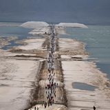 Läufer beim Marathon am Toten Meer
