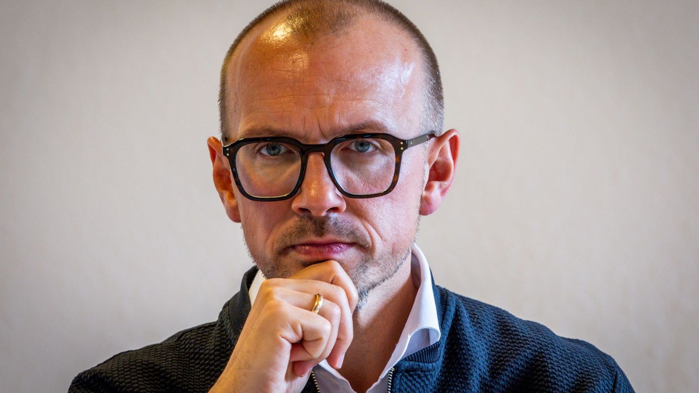 Der Bund der Steuerzahler in MV kritisiert den Ludwigslust-Parchimer Landrat Stefan Sternberg (SPD) wegen einer Hotelrechnung au