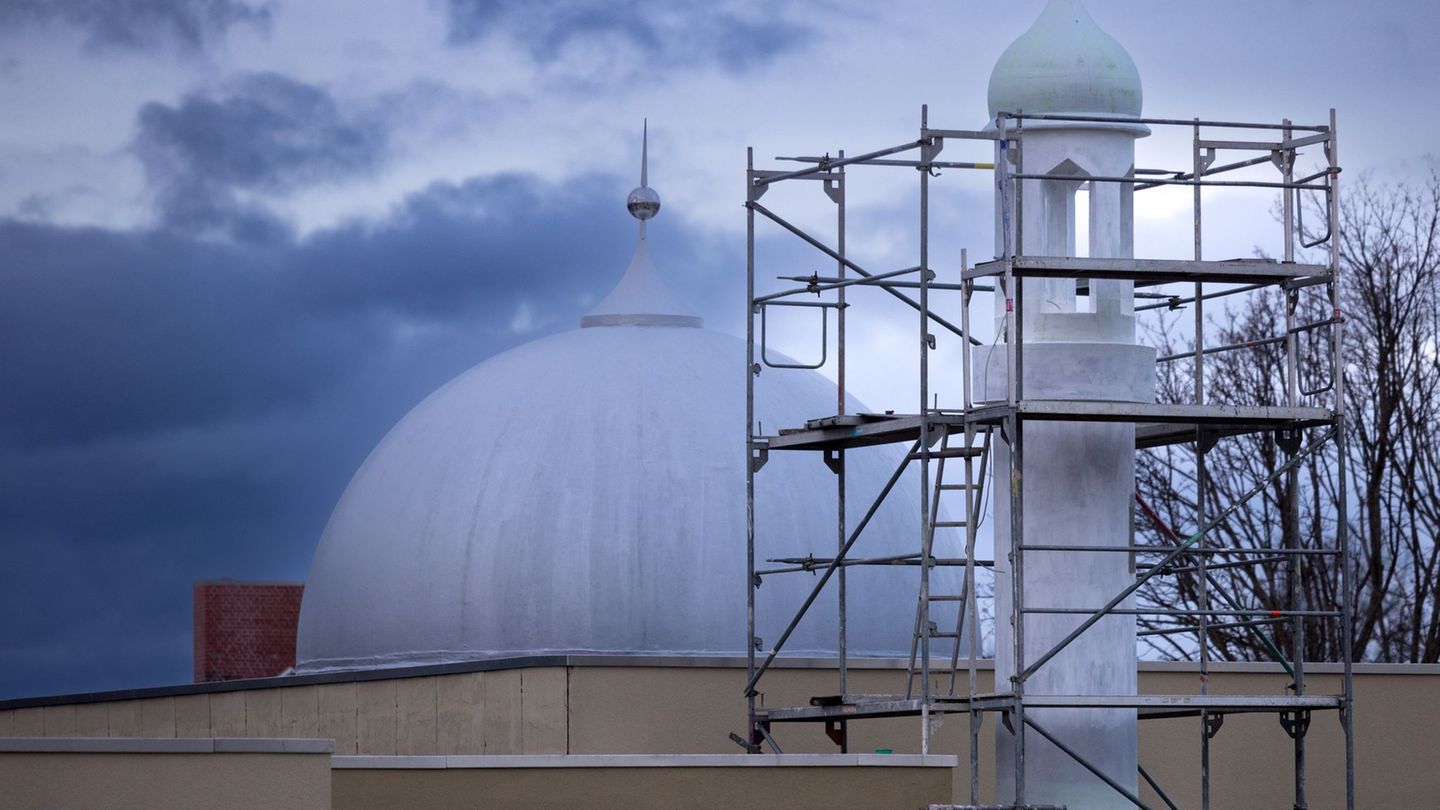 Nach jahrelanger Bauzeit wird die Ahmadiyya Moschee Erfurt feierlich eingeweiht. (Archivbild) Foto: Michael Reichel/dpa