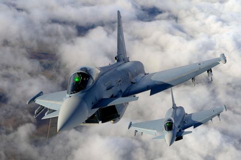 Zwei Eurofighter der Luftwaffe im Formationsflug