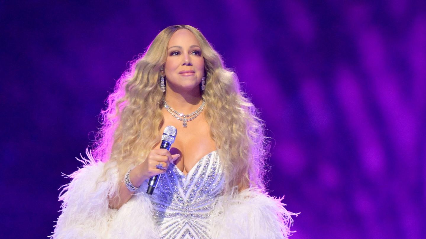 Ganz ungewohnt: Mariah Carey singt als einer der internationalen Stargäste auf Italienisch. Ein echter Klassiker: "Nel Blu, dipinto di Blu". Die Zeile "Volare, cantare" kennen auch Nicht-Italiener