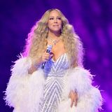 Ganz ungewohnt: Mariah Carey singt als einer der internationalen Stargäste auf Italienisch. Ein echter Klassiker: "Nel Blu, dipinto di Blu". Die Zeile "Volare, cantare" kennen auch Nicht-Italiener