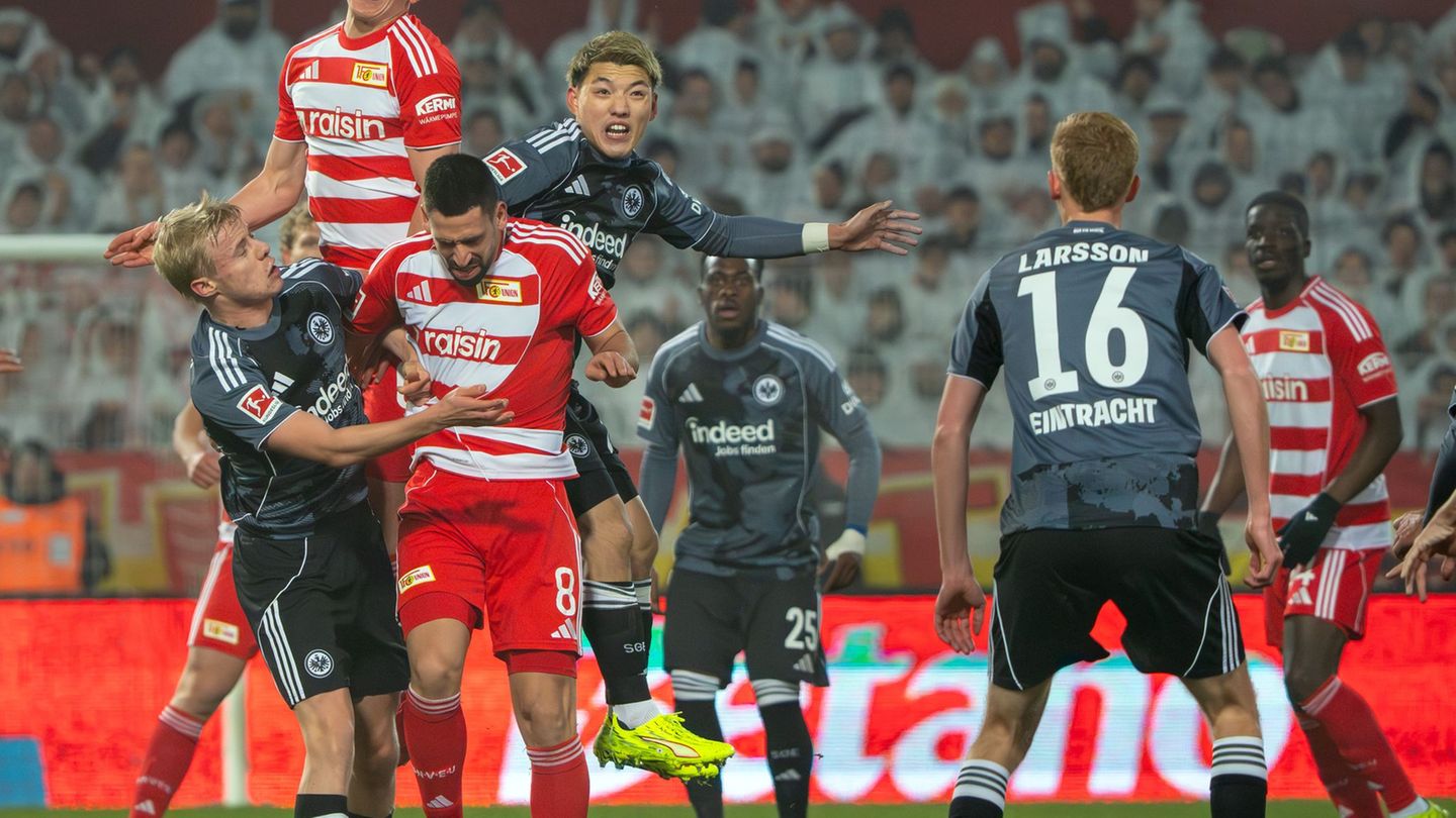 Das Spiel von Union Berlin gegen Eintracht Frankfurt war hart umkämpft. Foto: Soeren Stache/dpa