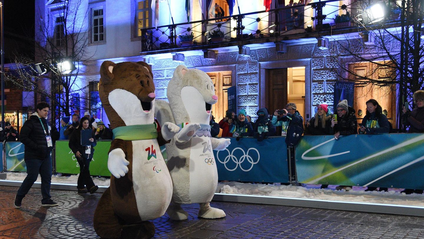 Die Maskottchen der Winterspiele, Tina und Milo, wird man in den nächsten Wochen noch häufiger sehen. Die beiden stellen zwei Hermeline dar