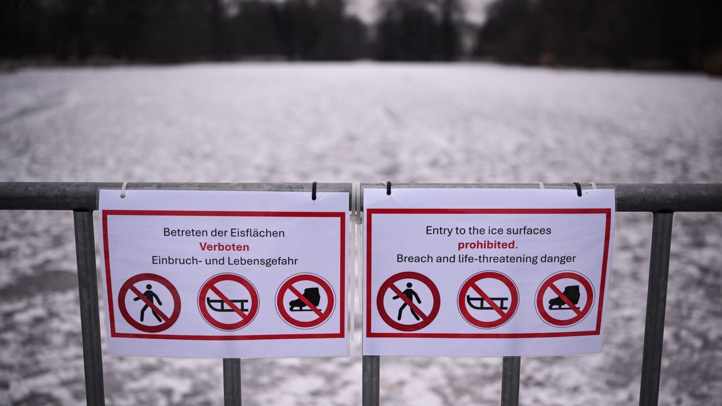 In Brandenburg musste die Feuerwehr schon mehrfach zu Einsätzen auf dem Eis ausrücken. (Symbolbild) Foto: Britta Pedersen/dpa