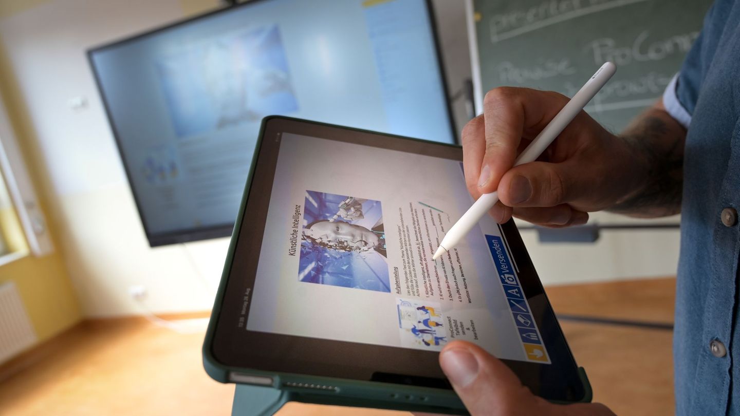 Rund 44.000 Fortbildungen wurden über die Plattform gebucht. (Symbolbild) Foto: Heiko Rebsch/dpa