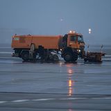 Am Berliner Flughafen BER kam es wegen Blitzeis zu mehrstündigen Verspätungen und Ausfällen.