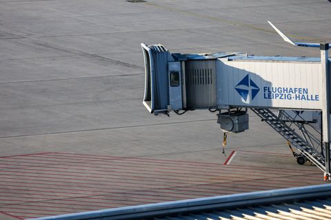 Regionale Wirtschaft könnte künftig Flugverbindungen an den Flughäfen Leipzig/Halle und Dresden mittragen. (Archivbild) Foto: Ja