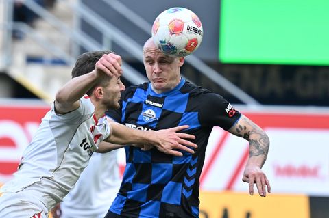 Die Paderborner, hier Sven Michel beim Kopfball, waren wacher und zielstrebiger. Foto: Swen Pförtner/dpa