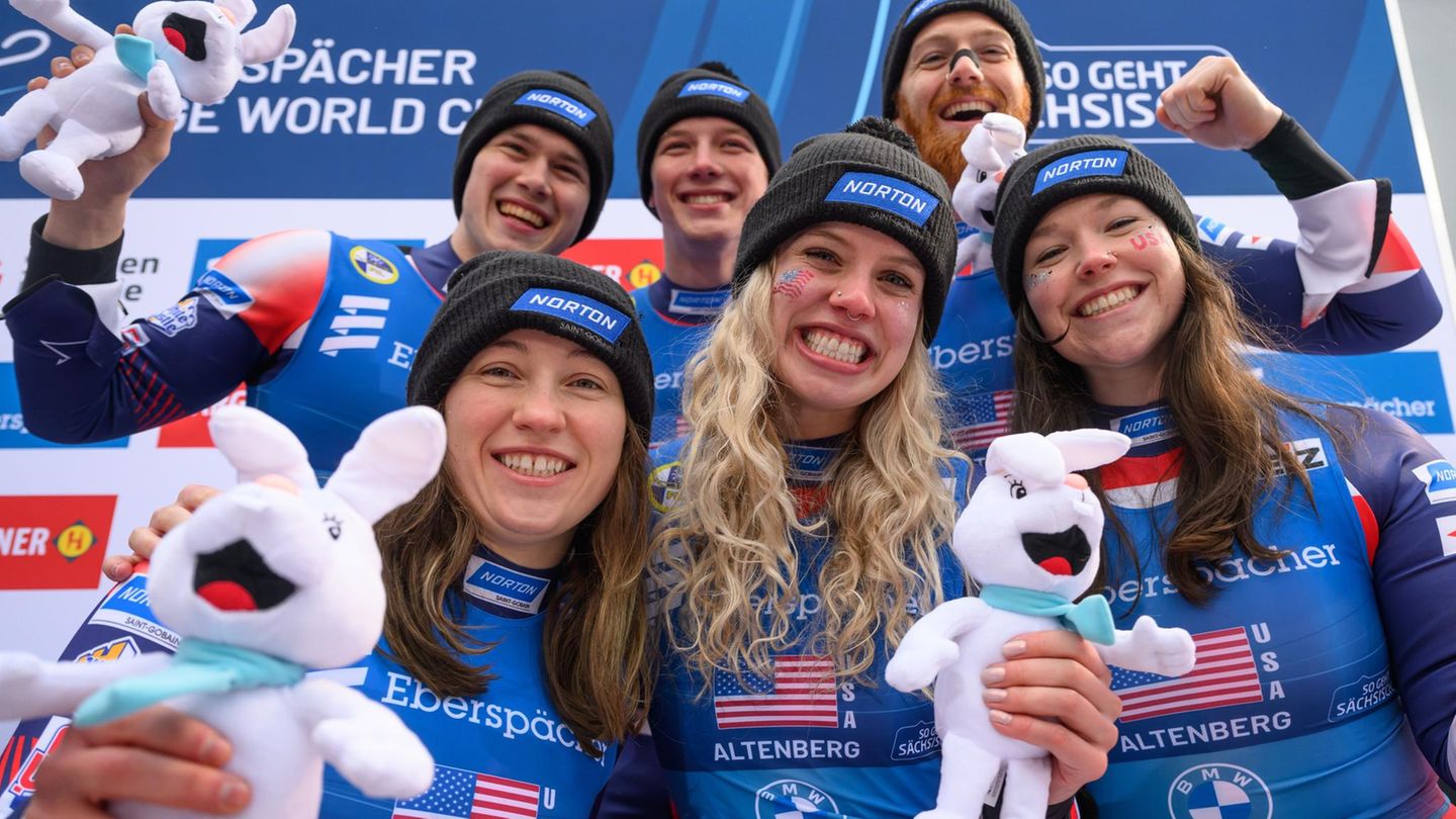 Sophia Kirkby (2.v.l.) sucht bei Olympia in Mailand und Cortina d'Ampezzo ganz offen nach Flirts