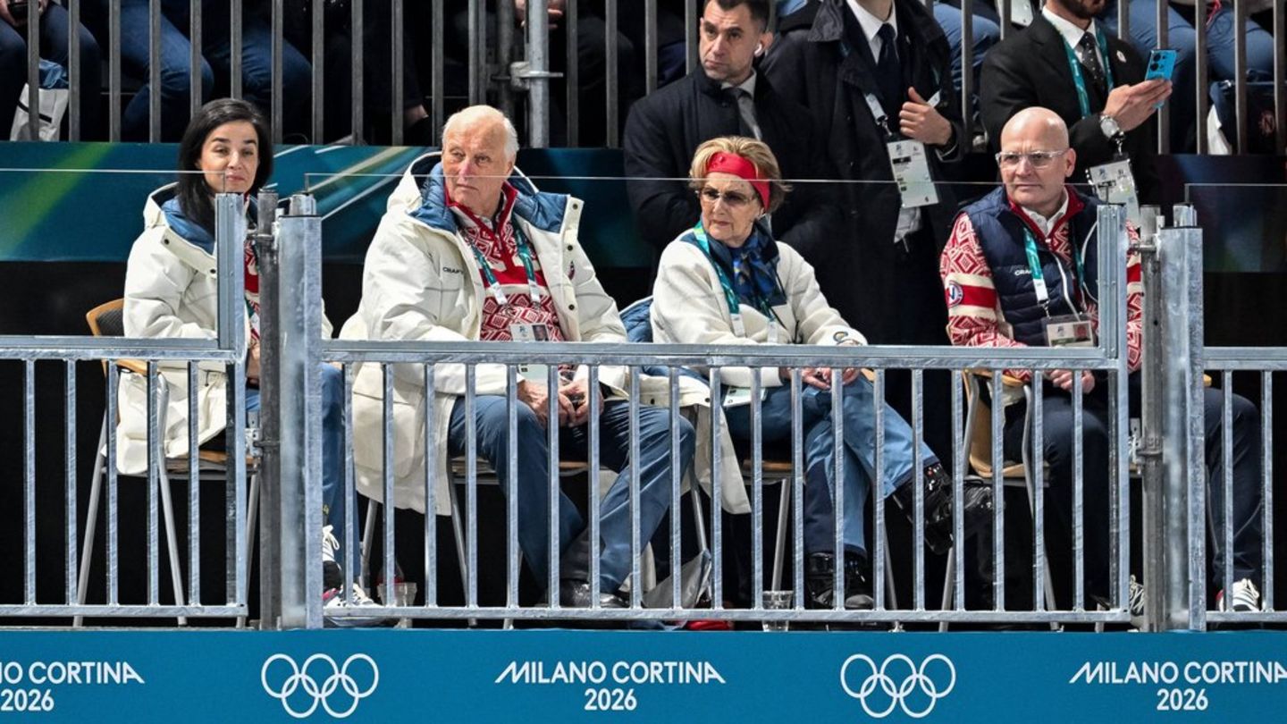 König Harald (2.v.l.) und Königin Sonja (3.v.l.) in Mailand.