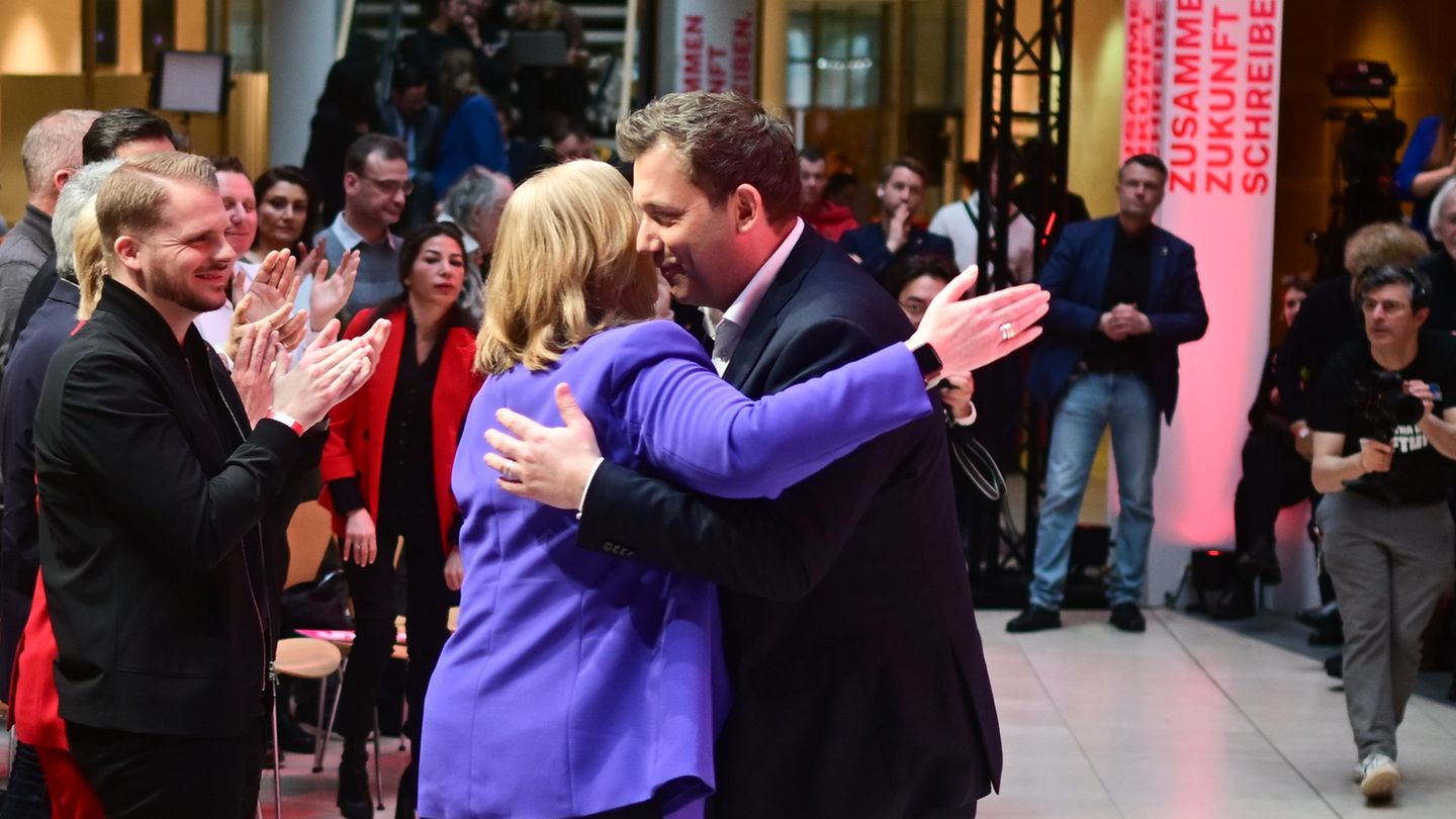 Klingbeil und Bas gaben den Auftakt für die Arbeit am SPD-Grundsatzprogramm. Foto: Sebastian Christoph Gollnow/dpa