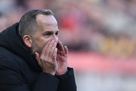 Macht den Video-Assistenten mitverantwortlich für die Niederlage in Mainz: Augsburgs Trainer Manuel Baum. Foto: Florian Wiegand/