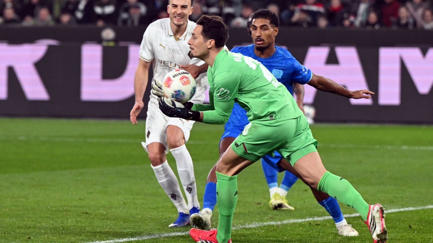 Haris Tabakovic scheiterte mit seinem Schuss zunächst an Keeper Janis Blaswich. Foto: Federico Gambarini/dpa