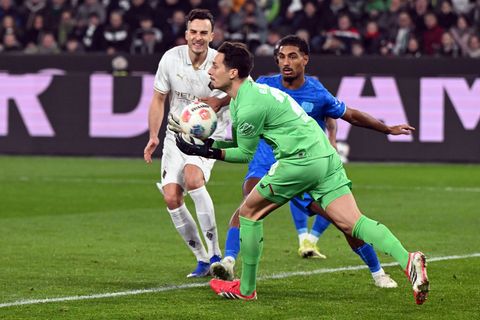 Haris Tabakovic scheiterte mit seinem Schuss zunächst an Keeper Janis Blaswich. Foto: Federico Gambarini/dpa