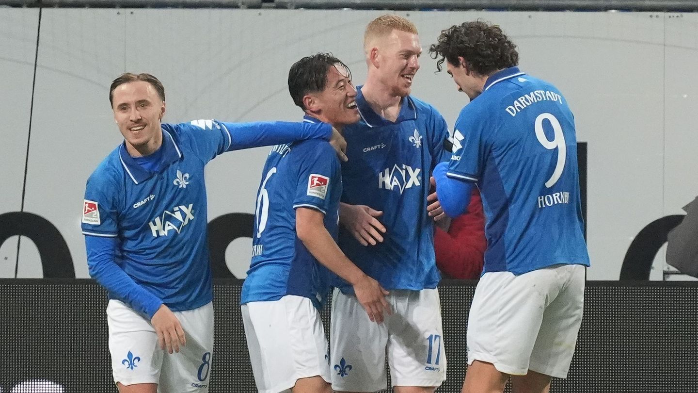Darmstadt jubelt über das dritte Tor. Foto: Marc Schüler/dpa